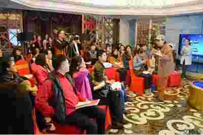 书香氤氲承经典  易学精粹毓新秀 访香港著名国学易学大师---梁顥耀